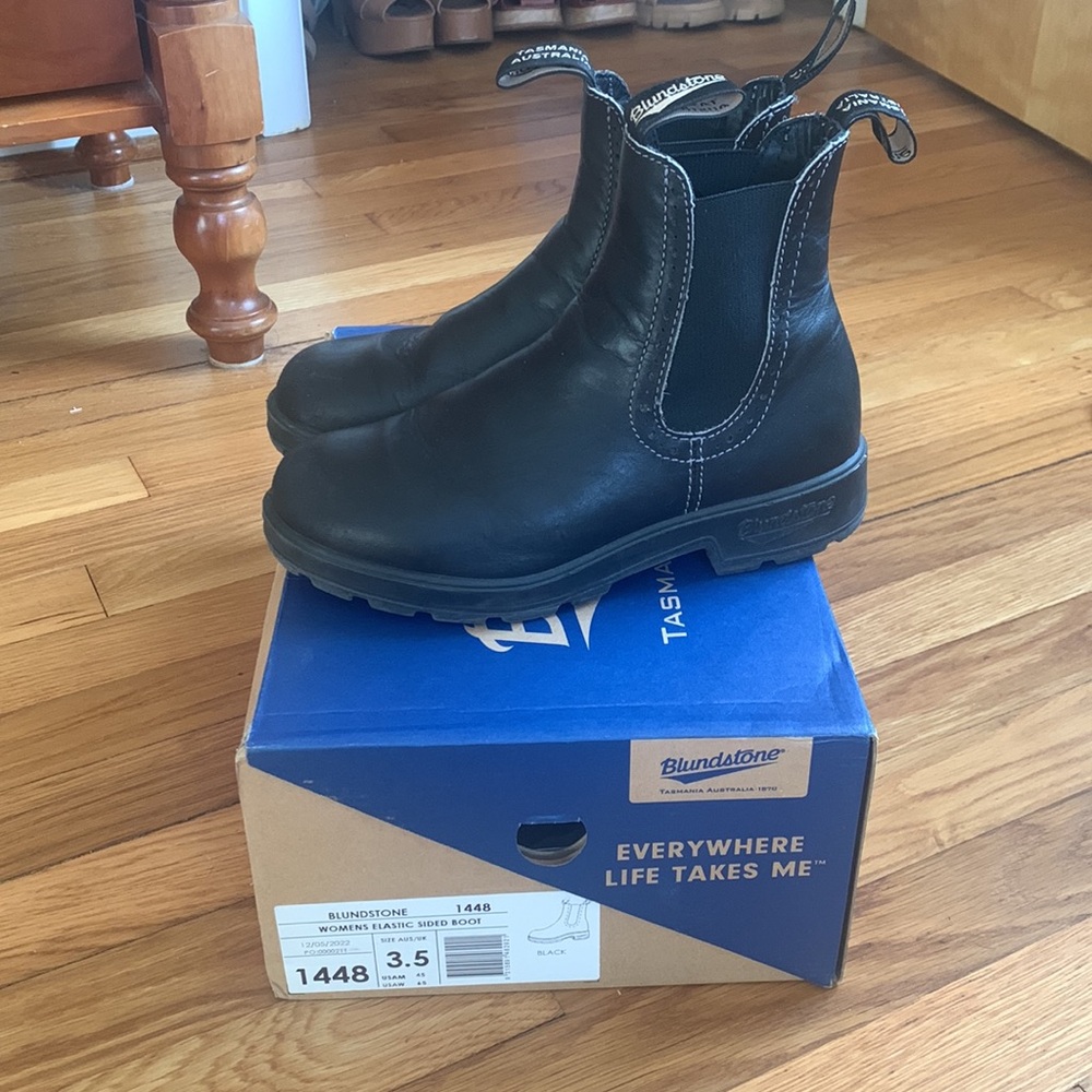 1448 Women’s Originals High Top Boots in Voltan black color.